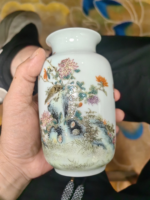 古玩陶瓷花鳥紋粉彩瓶真品鑒賞圖
