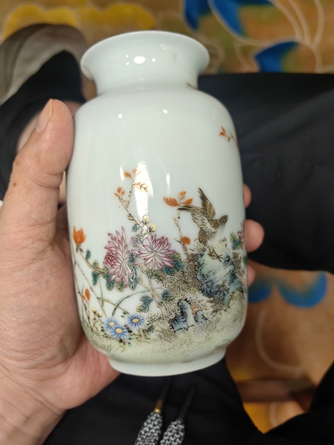 古玩陶瓷花鳥紋粉彩瓶真品鑒賞圖