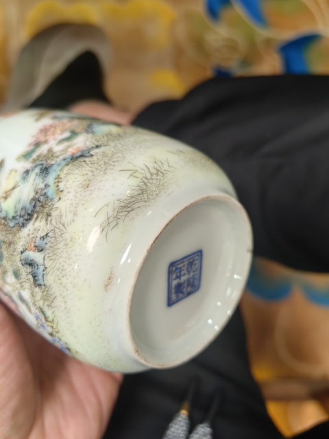 古玩陶瓷花鳥紋粉彩瓶真品鑒賞圖