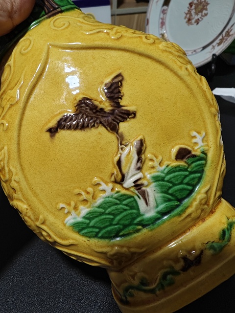 古玩陶瓷民國 素三彩英雄獨立扁瓶真品鑒賞圖