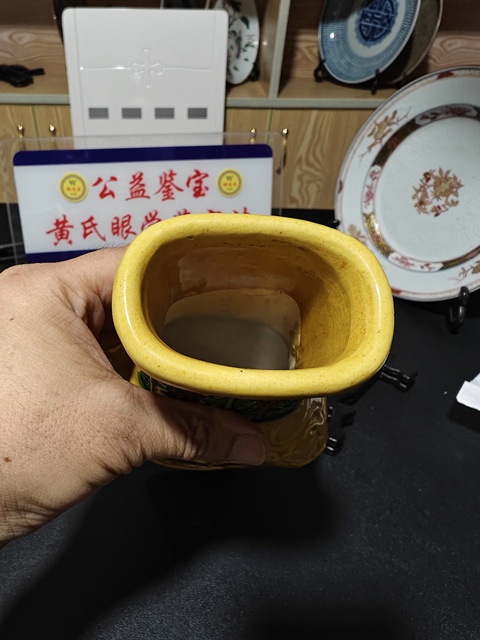 古玩陶瓷民國 素三彩英雄獨立扁瓶真品鑒賞圖