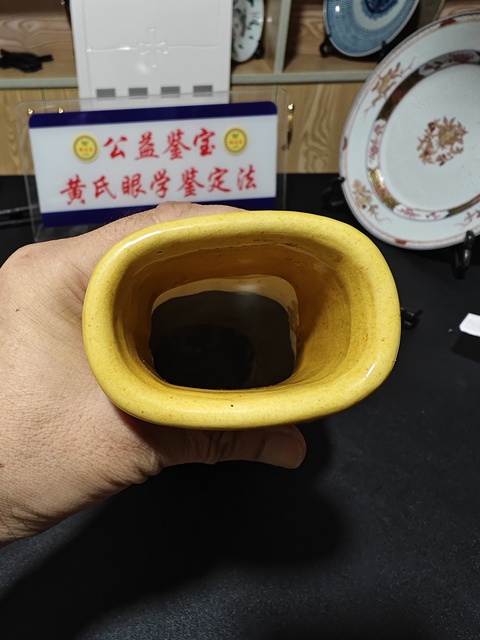 古玩陶瓷民國 素三彩英雄獨立扁瓶真品鑒賞圖