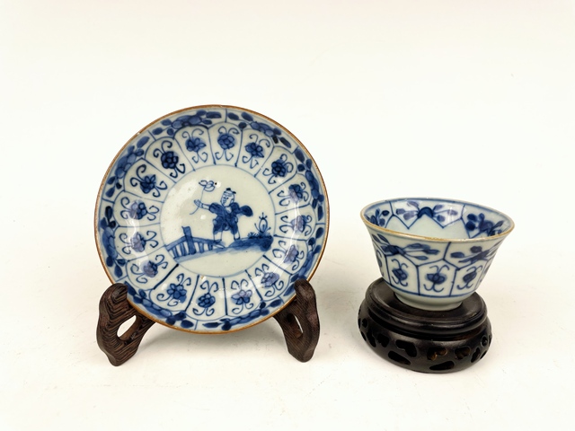 古玩陶瓷清康熙·青花執蓮童子杯碟拍賣，當前價格979元