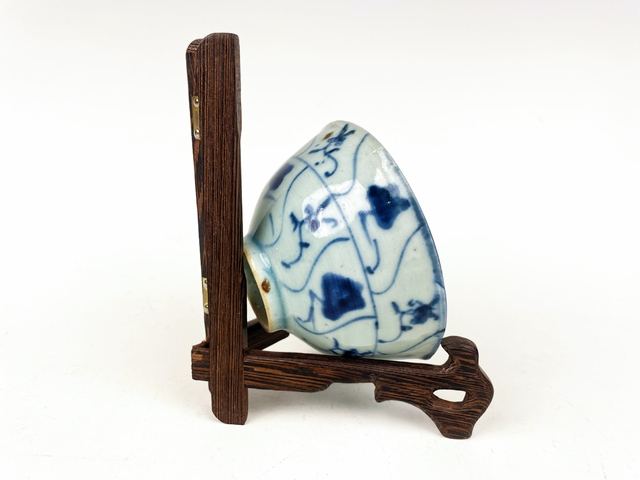 古玩陶瓷清中早期·青花靈芝紋茶碗真品鑒賞圖