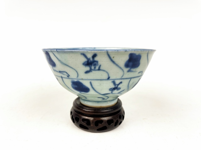 古玩陶瓷清中早期·青花靈芝紋茶碗真品鑒賞圖