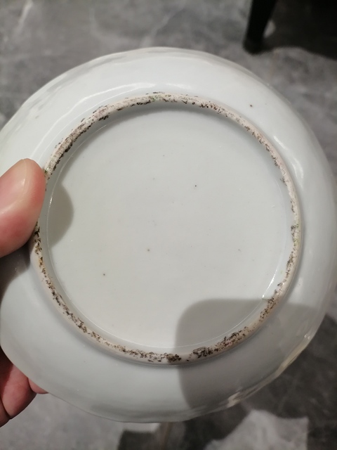 古玩陶瓷人物花鳥蝶紋廣彩盤真品鑒賞圖