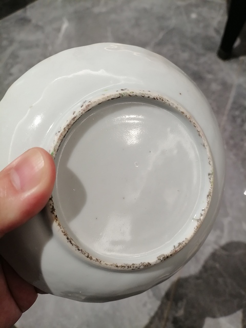 古玩陶瓷人物花鳥蝶紋廣彩盤真品鑒賞圖