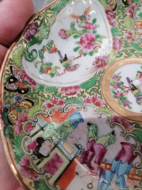 古玩陶瓷人物花鳥蝶紋廣彩盤真品鑒賞圖