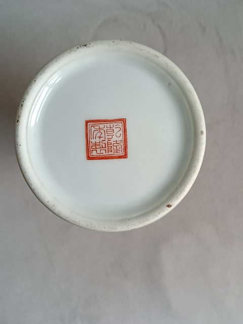 古玩陶瓷粉彩仕女人物紋瓶真品鑒賞圖