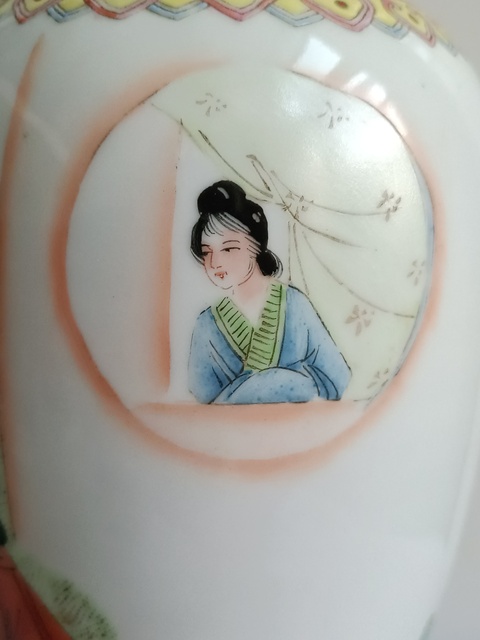 古玩陶瓷粉彩仕女人物紋瓶真品鑒賞圖
