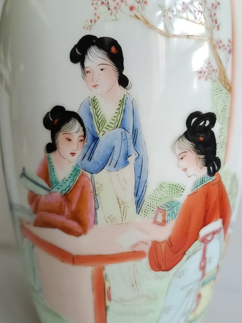 古玩陶瓷粉彩仕女人物紋瓶真品鑒賞圖