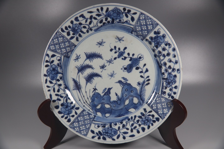 古玩陶瓷花鳥紋青花盤真品鑒賞圖