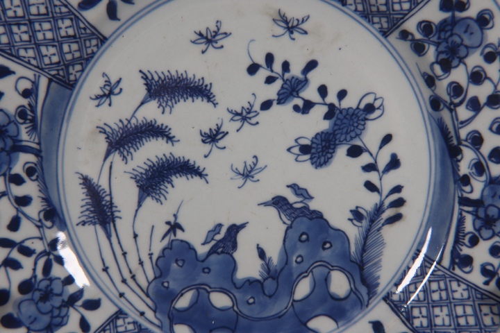 古玩陶瓷花鳥紋青花盤真品鑒賞圖