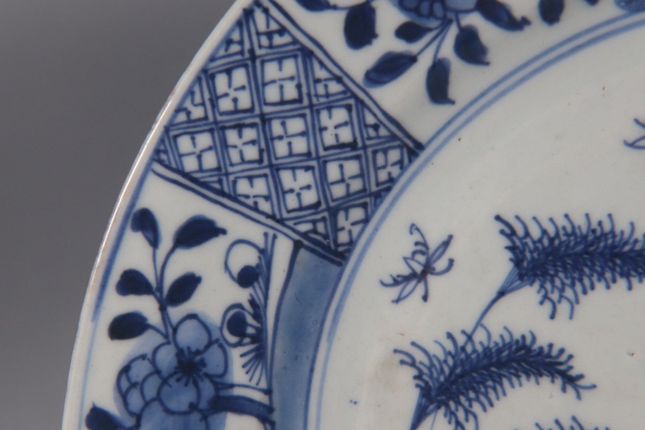 古玩陶瓷花鳥紋青花盤真品鑒賞圖