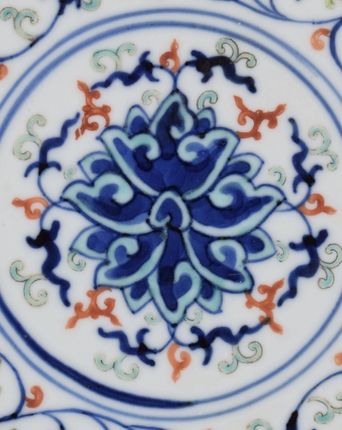 古玩陶瓷晚清青花纏枝蓮紋盤真品鑒賞圖