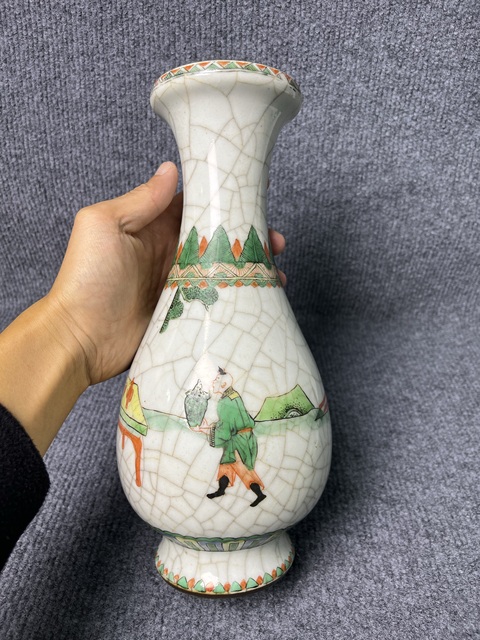 古玩陶瓷哥釉五彩人物故事紋琵琶瓶拍賣,當(dāng)前價格3588元