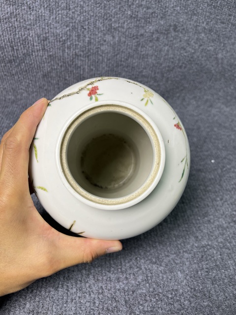 古玩陶瓷粉彩杏林春燕花卉紋罐拍賣,當前價格2388元