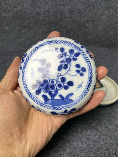 古玩陶瓷康熙青花花卉紋粉盒真品鑒賞圖