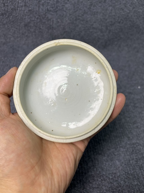 古玩陶瓷康熙青花花卉紋粉盒真品鑒賞圖