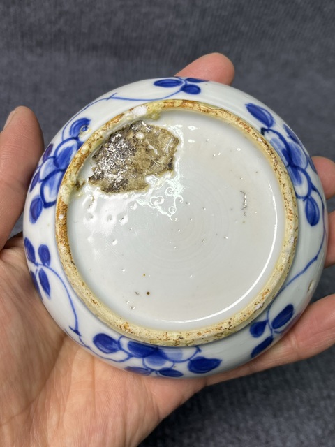 古玩陶瓷康熙青花花卉紋粉盒真品鑒賞圖