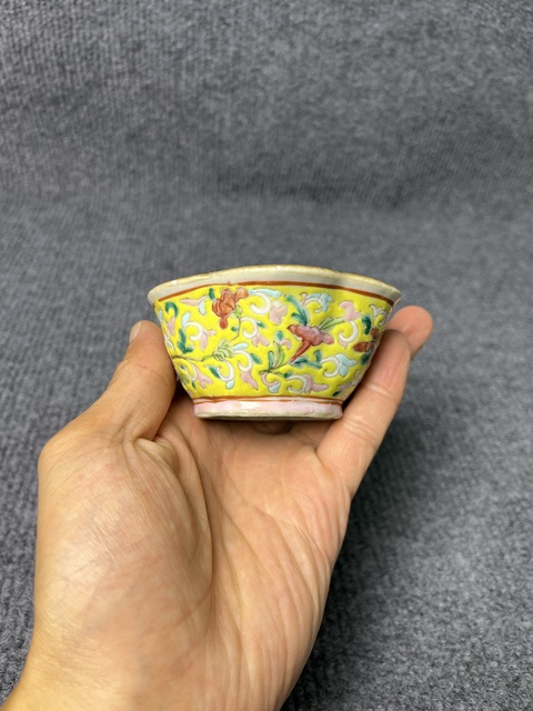 古玩陶瓷內松石綠釉外黃地粉彩花卉紋杯拍賣,當前價格888元