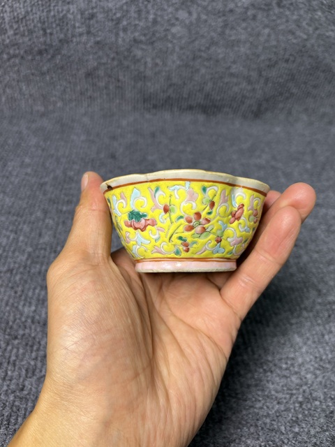 古玩陶瓷內松石綠釉外黃地粉彩花卉紋杯拍賣,當前價格888元