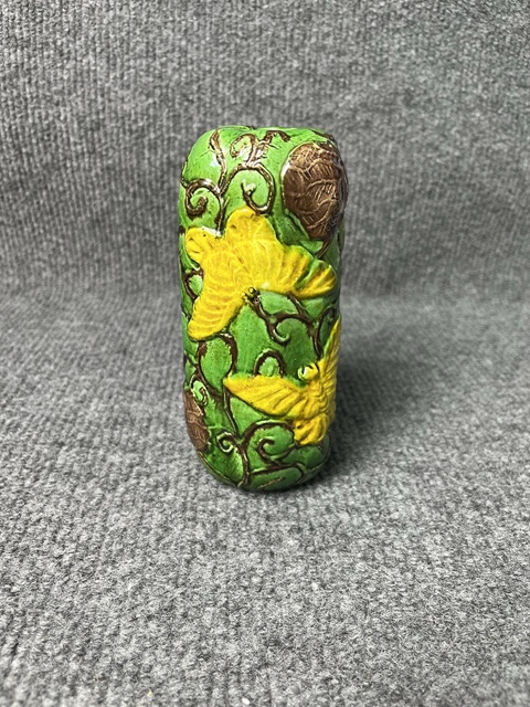 古玩陶瓷素三彩瓜瓞綿綿圖瓜棱瓶真品鑒賞圖