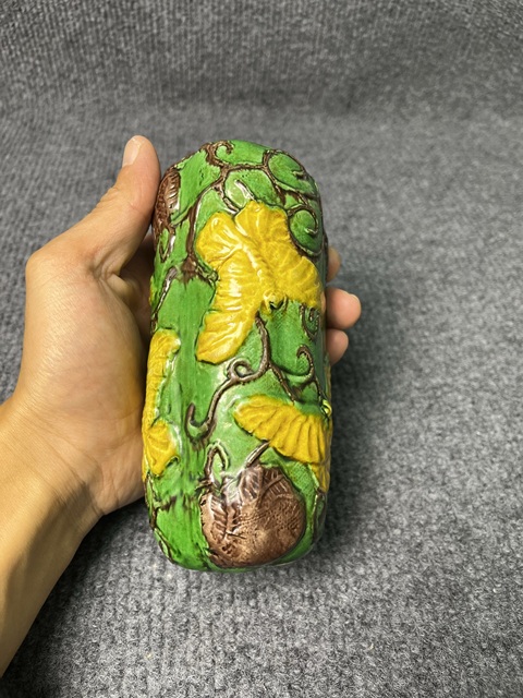 古玩陶瓷素三彩瓜瓞綿綿圖瓜棱瓶真品鑒賞圖
