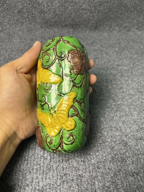 古玩陶瓷素三彩瓜瓞綿綿圖瓜棱瓶真品鑒賞圖