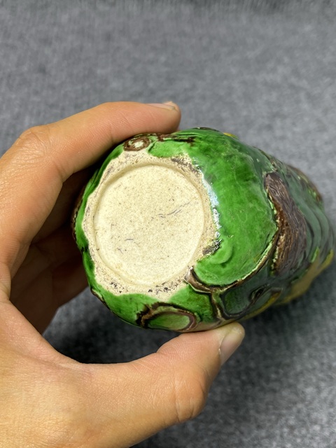 古玩陶瓷素三彩瓜瓞綿綿圖瓜棱瓶真品鑒賞圖