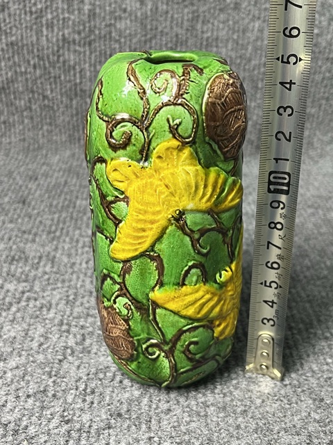 古玩陶瓷素三彩瓜瓞綿綿圖瓜棱瓶真品鑒賞圖