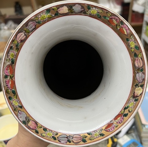 古玩陶瓷廣彩花鳥紋觀音瓶真品鑒賞圖