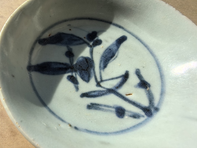 古玩陶瓷青花花卉紋盤真品鑒賞圖
