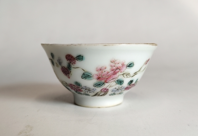 古玩陶瓷粉彩花卉紋杯真品鑒賞圖