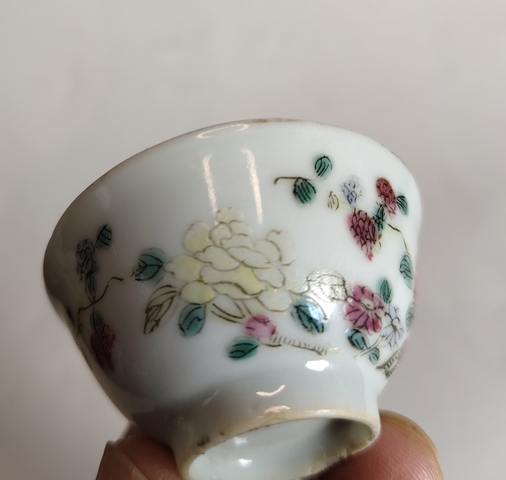古玩陶瓷粉彩花卉紋杯真品鑒賞圖