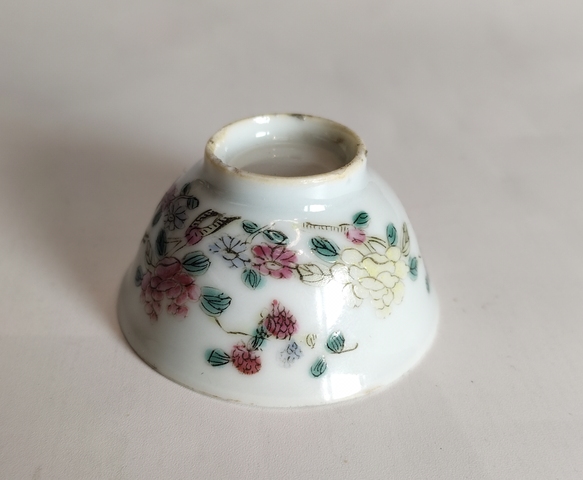 古玩陶瓷粉彩花卉紋杯真品鑒賞圖