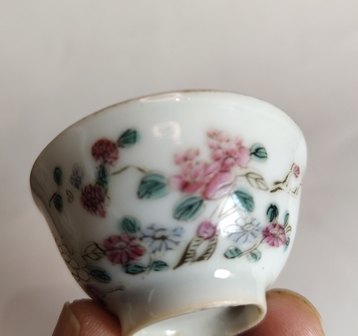 古玩陶瓷粉彩花卉紋杯真品鑒賞圖
