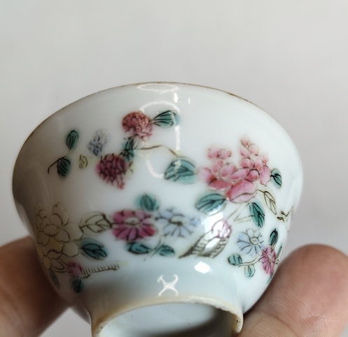 古玩陶瓷粉彩花卉紋杯真品鑒賞圖