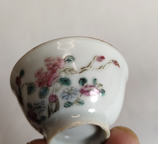 古玩陶瓷粉彩花卉紋杯真品鑒賞圖