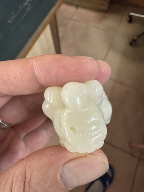 古玩玉器和田玉雕“瑞獸”把件真品鑒賞圖