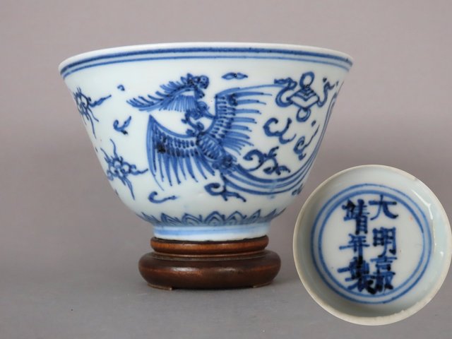 古玩陶瓷線描鳳紋青花杯真品鑒賞圖