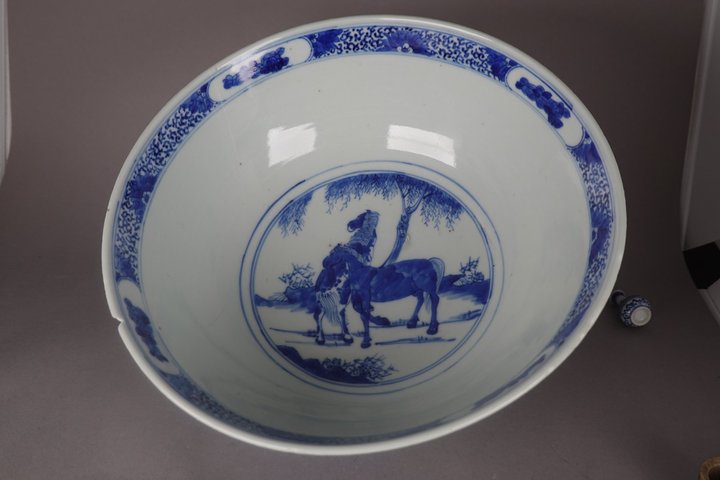 古玩陶瓷馬紋青花碗真品鑒賞圖
