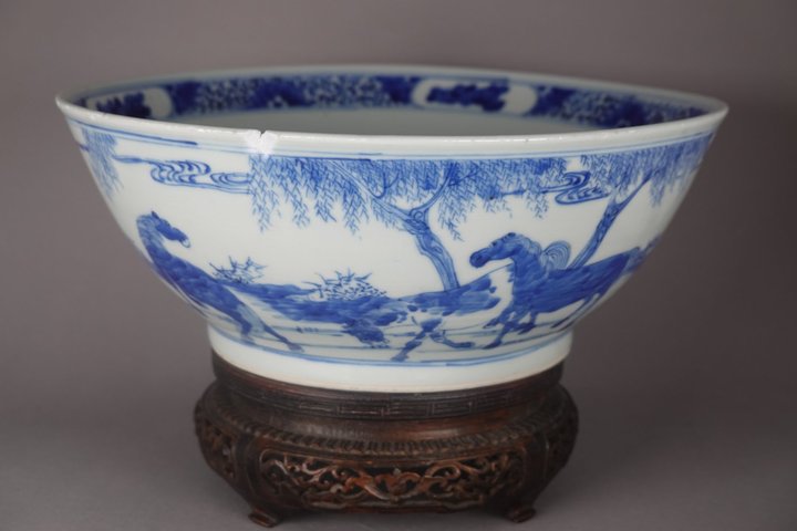 古玩陶瓷馬紋青花碗真品鑒賞圖
