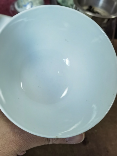古玩陶瓷團(tuán)鶴紋青花蓋碗真品鑒賞圖