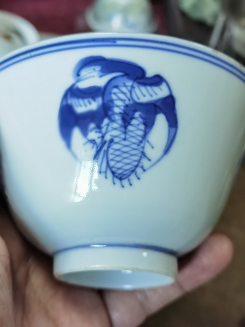 古玩陶瓷團(tuán)鶴紋青花蓋碗真品鑒賞圖