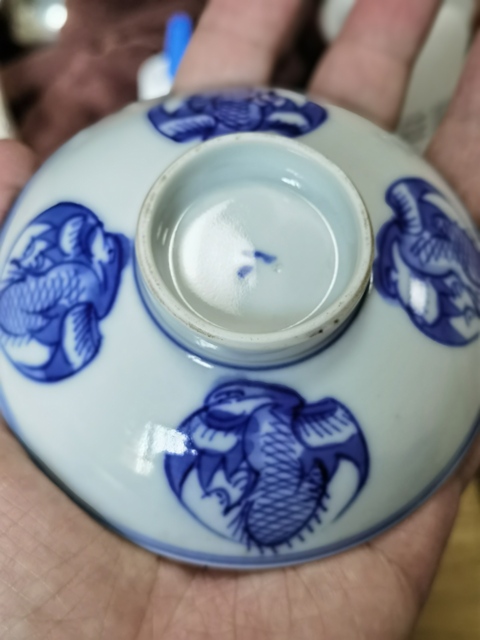古玩陶瓷團(tuán)鶴紋青花蓋碗真品鑒賞圖