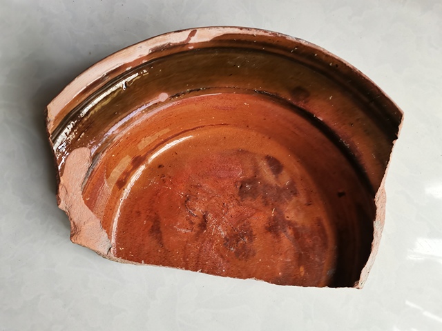 古玩陶瓷遼三彩大盤拍賣，當前價格0元