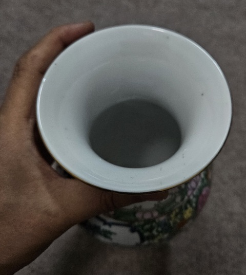 古玩陶瓷廣彩人物故事紋撇口瓶真品鑒賞圖
