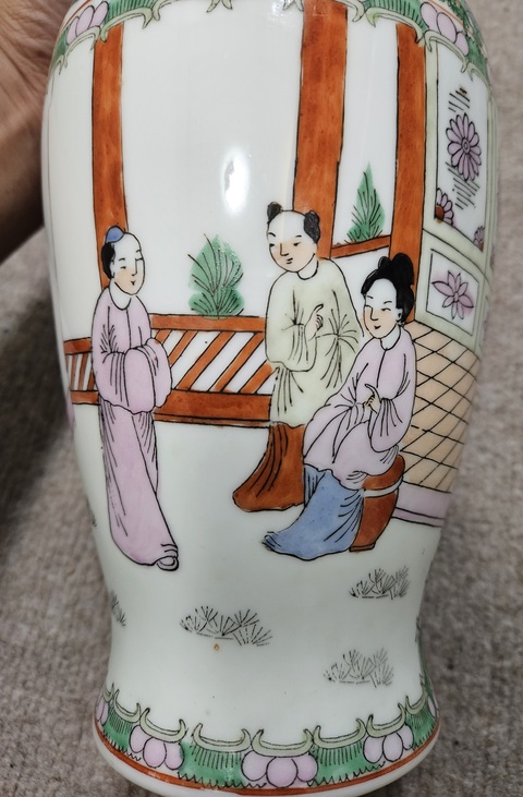古玩陶瓷廣彩人物故事紋撇口瓶真品鑒賞圖