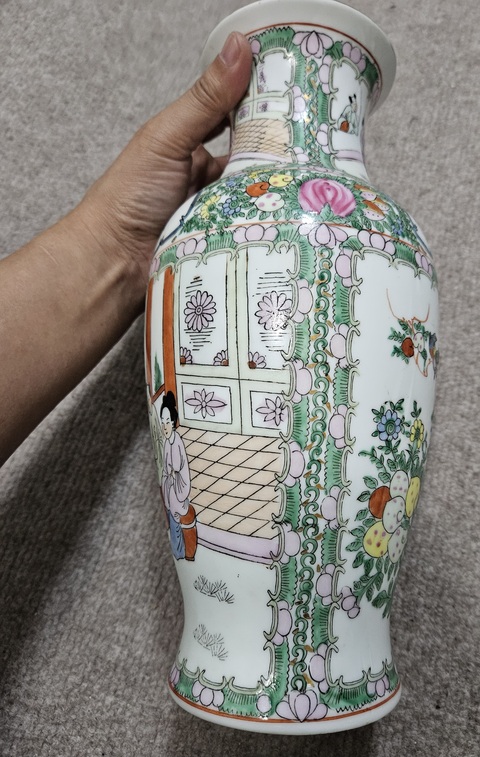 古玩陶瓷廣彩人物故事紋撇口瓶真品鑒賞圖